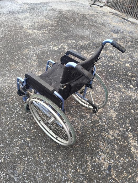 Продам инвалидную коляску