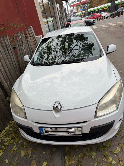Vand renault megan 3 usor avariat