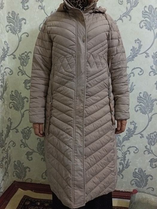 kurtka 50 razmer kiyilgan holati yaxshi faqat aybi orqasida dog'i bor