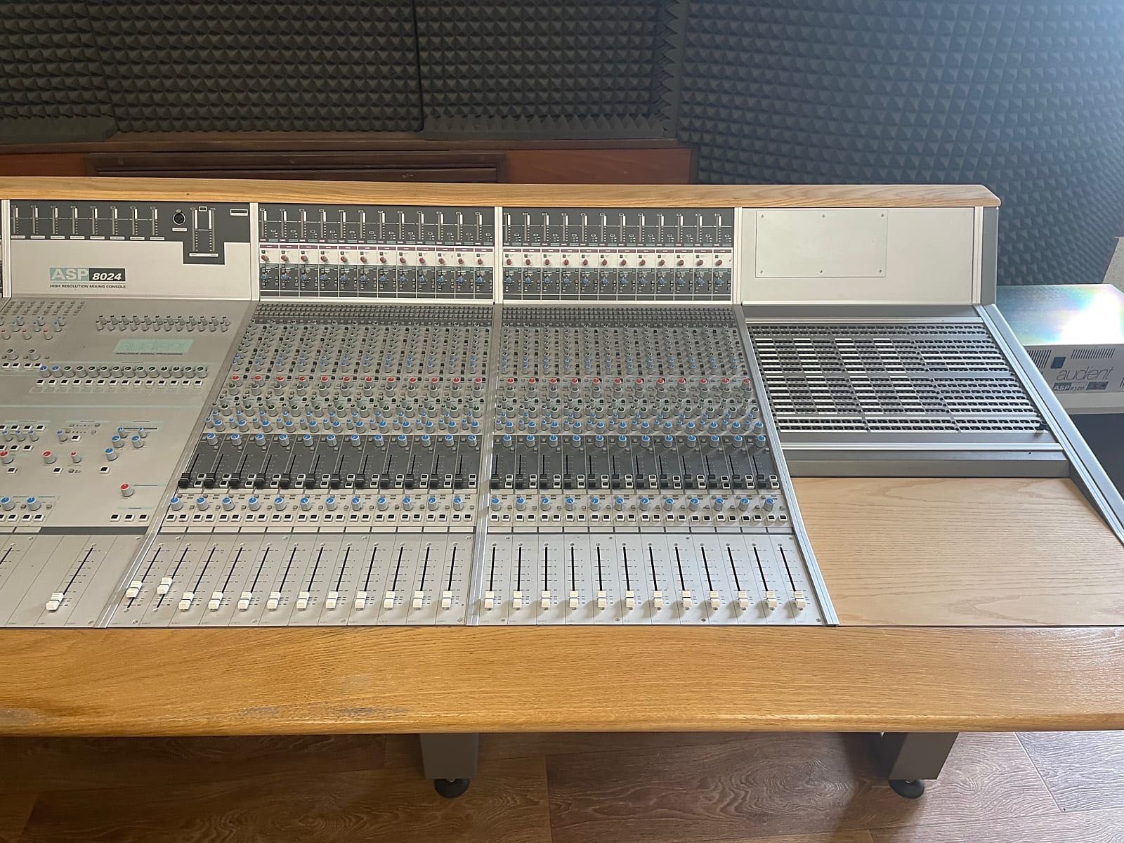 Audient ASP 8024-48PB Mixing console