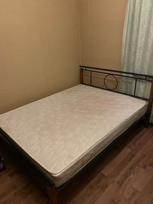 продаю кровать для спальни