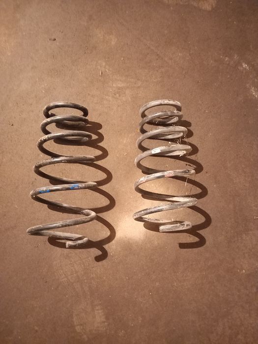Продам пружины задние на камри 40