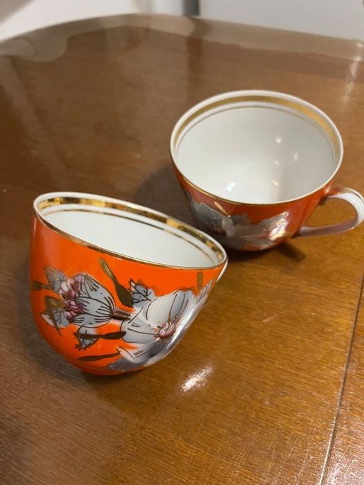 Чашки , тарелки.