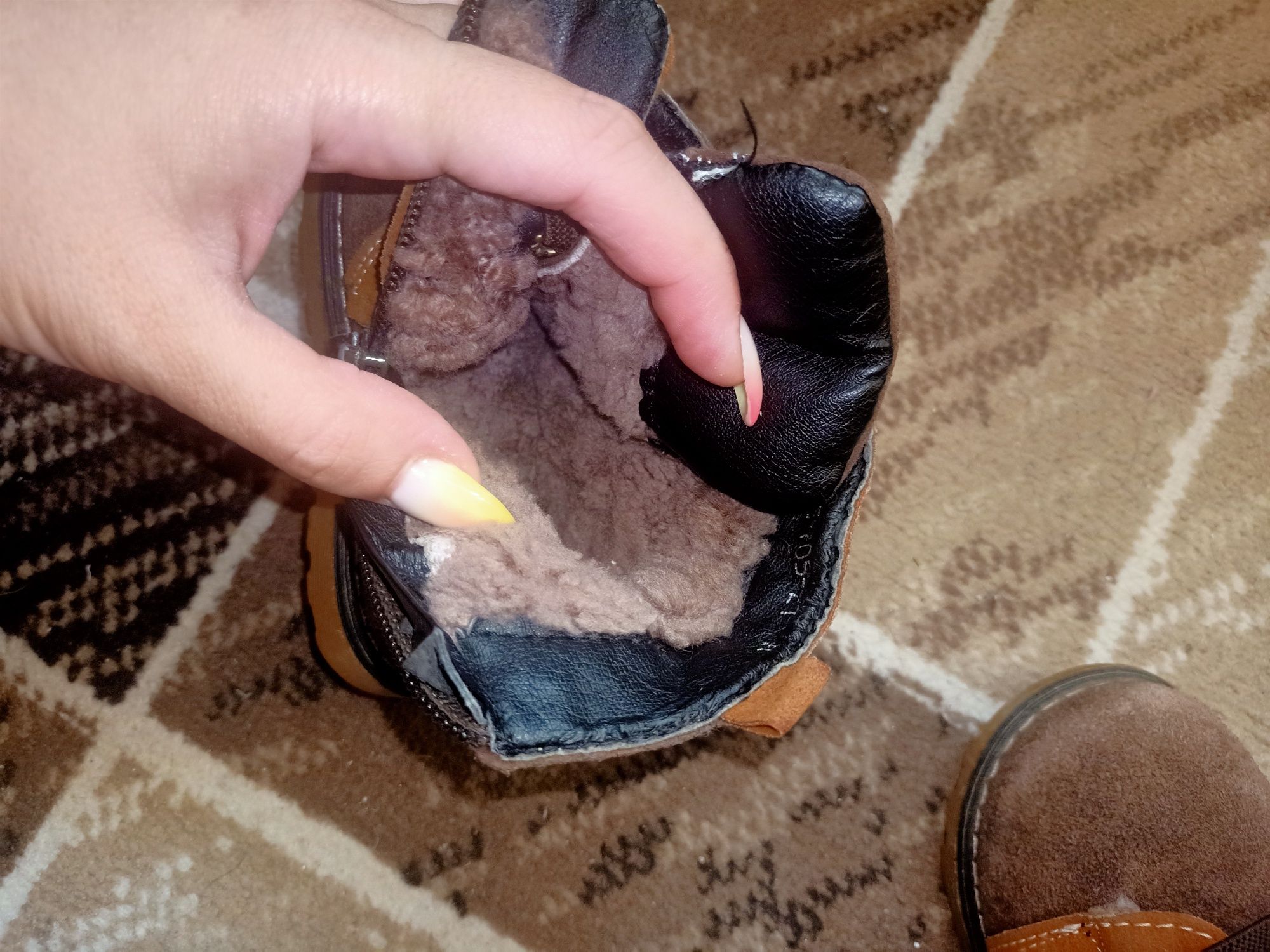 Продам детскую обувь