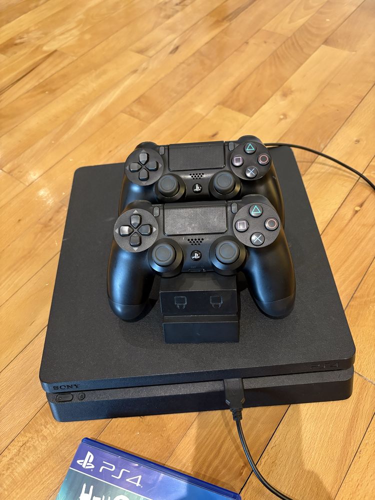 Playstation 4 slim