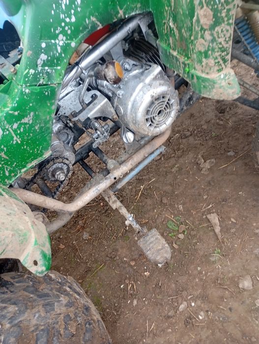 Vând sau schimb ATV Hummer