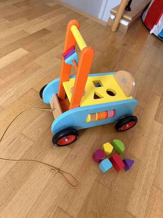 Antemergator 2 in 1 cu cuburi de sortat si claxon, Vilac, lemn, 1 an +