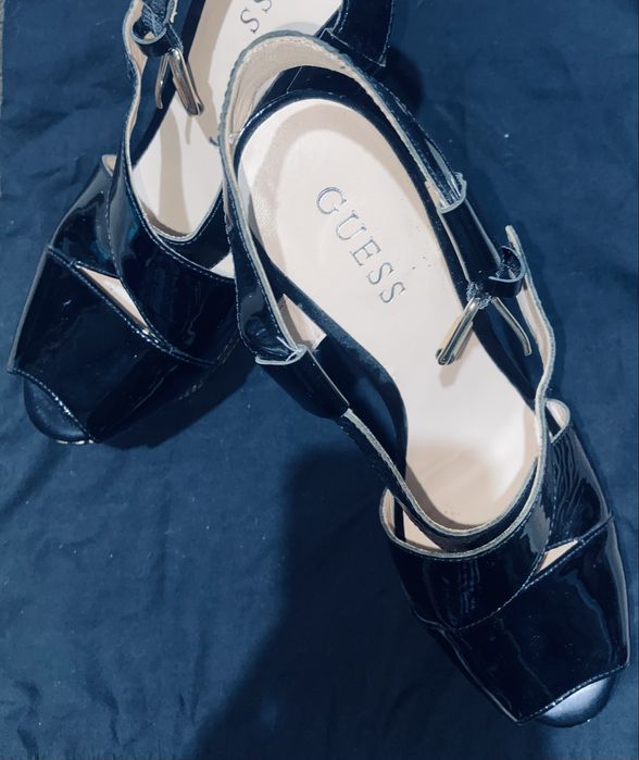 Guess сандали на платформа