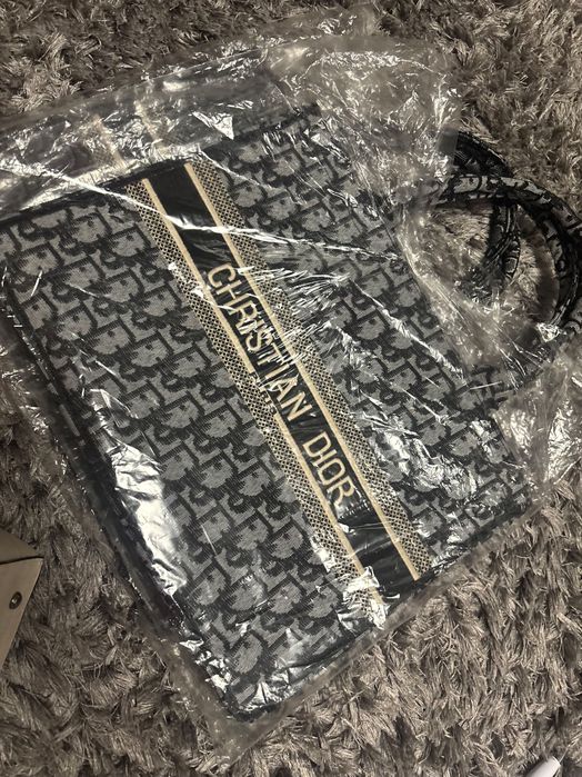 Geană Dior tip sacoșă