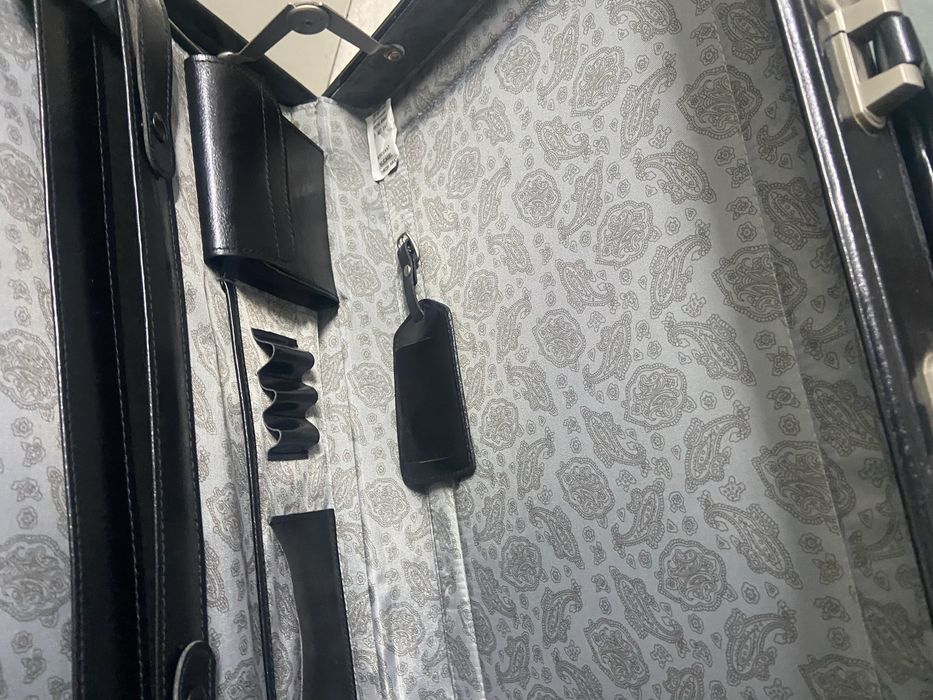 Vand diplomat documente