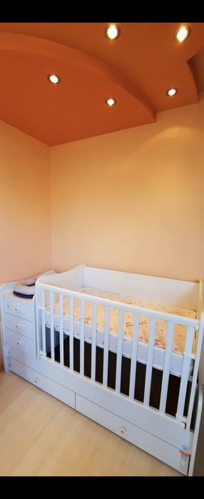 Кошара + 2 скрина в бяло като нови