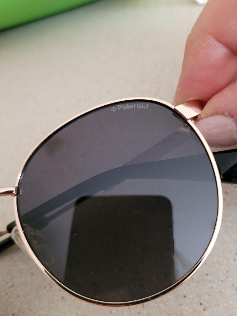 Дамски слънчеви очила Polaroid с калъф