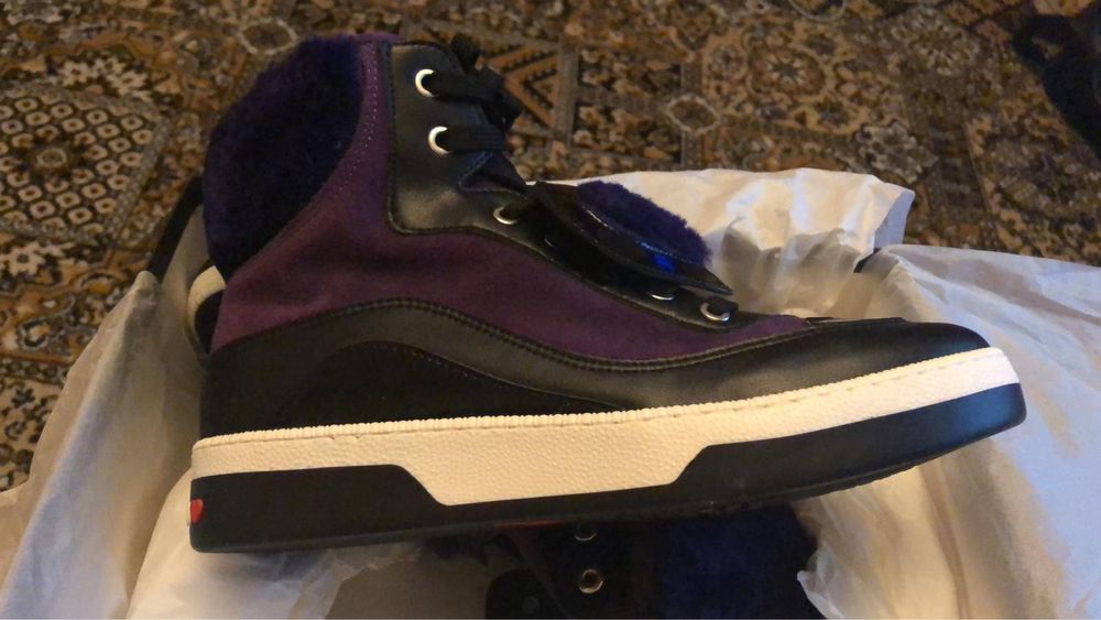 Чисто нови оригинални кецове Moschino – директно от Италия!