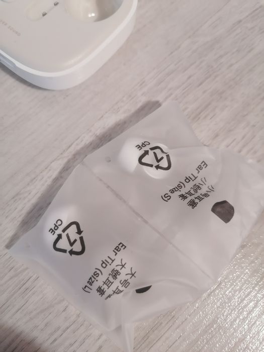 Xiaomi Redmi Buds 6, noi în cutie.
Preț de magazin 200 lei.