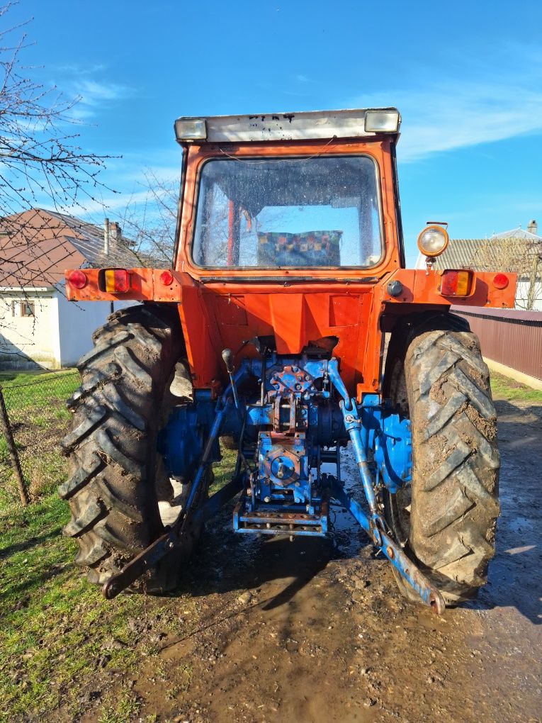 Vând tractor Fiat 750 OM