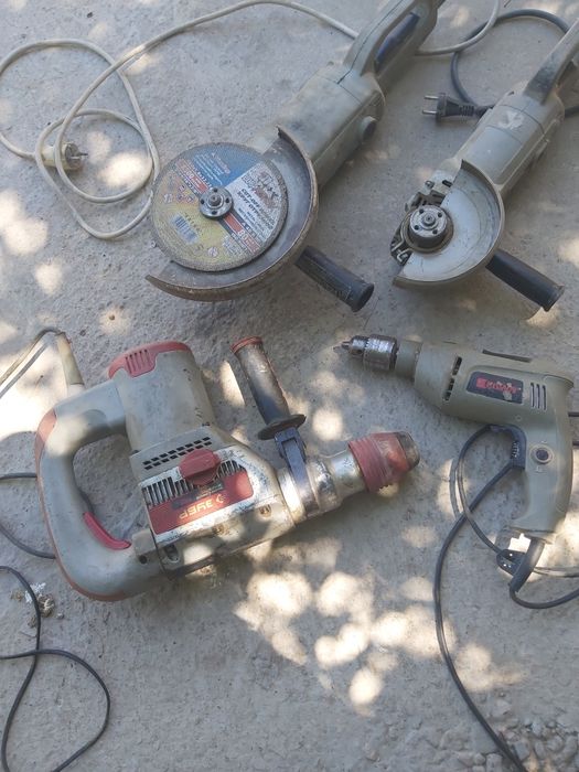 Құрлысқа керекті инструменттер көп қолданылған емес бәрі жарамды жұмы