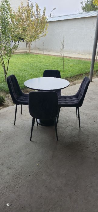 Продаётся стол стулья