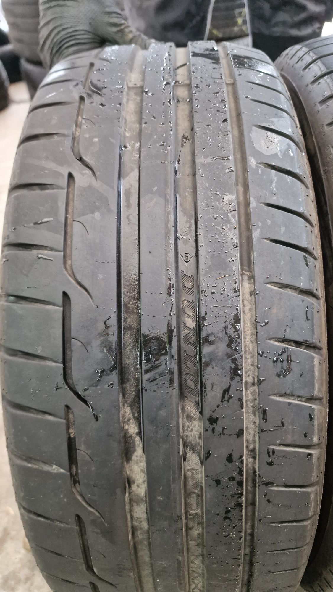 215 55 16 Dunlop  2 anvelope vara ca noi