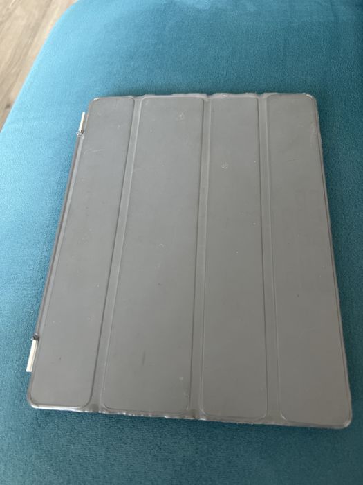 Vand 2 iPad uri generatia 4 si 3