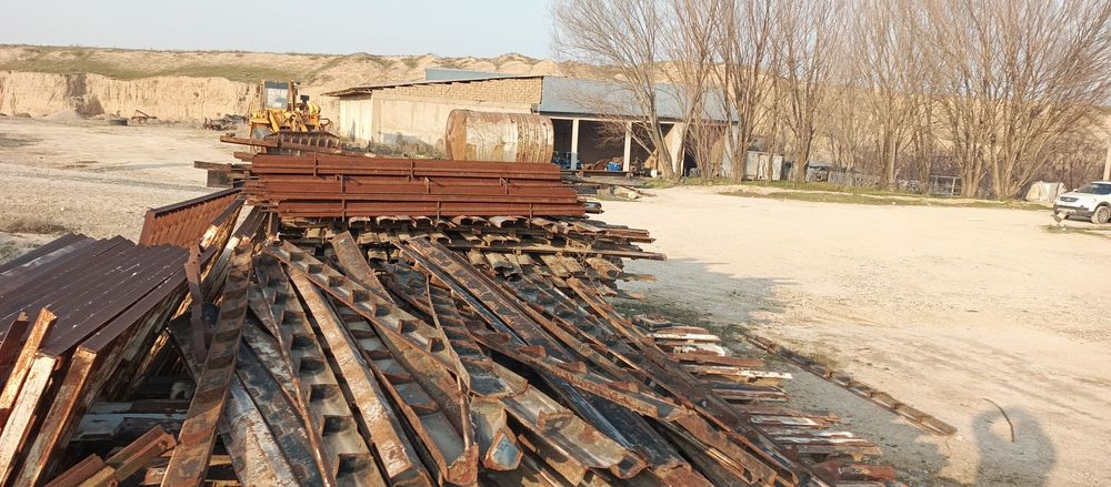 Kanteyner matrallari va listlari sotiladi