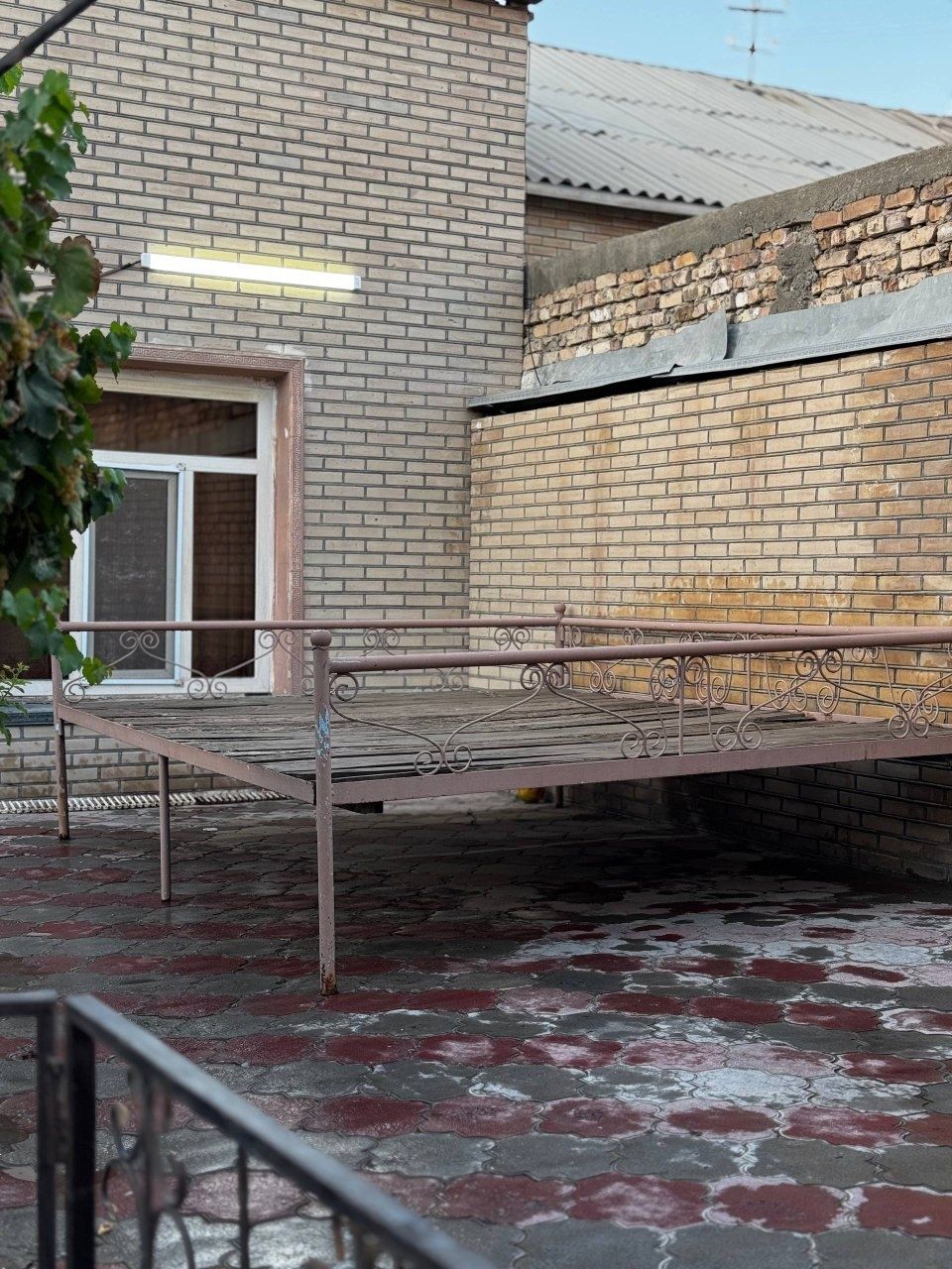 Срочно продаётся тапчан.