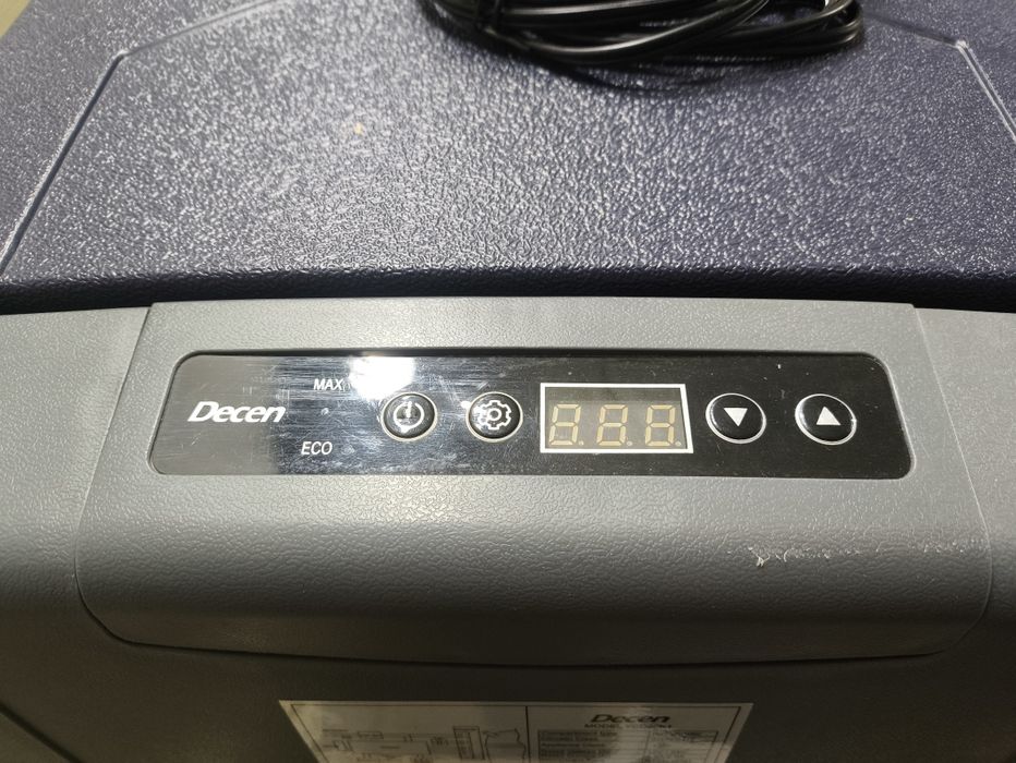 DECEN kомпресорна хладилна кутия, преносим хладилник 60 литра, 12 V