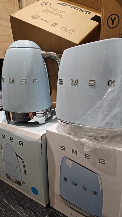 Комплект чайника и ножницы SMEG