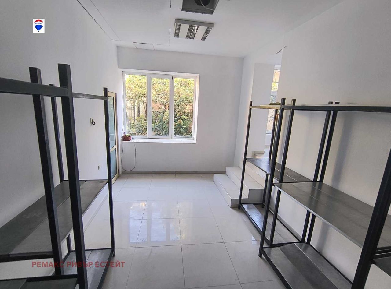 Продава се Магазин в Русе, Център - 200 кв.м за 1025 €/кв.м - Снимка #5