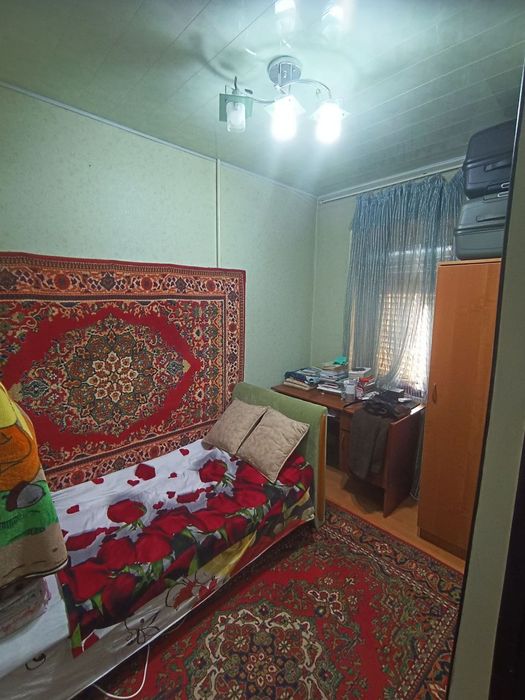 Продаётся Галерейка Юнусабад 18 квартал 2в3/2/4 два балкона