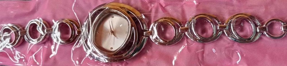 продавам нов дамски красив часовник