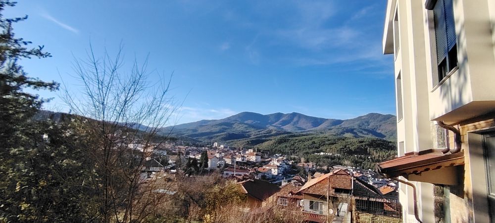 Продава се напълно нов, луксозно обзаведен апартамент във Велинград