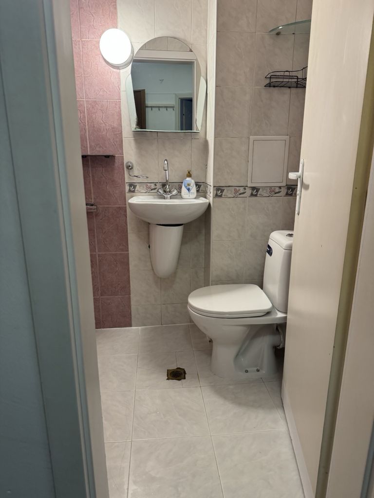 Дава се под наем Тристаен апартамент в Разлог - 73 кв.м за 662.49 € - Снимка #19