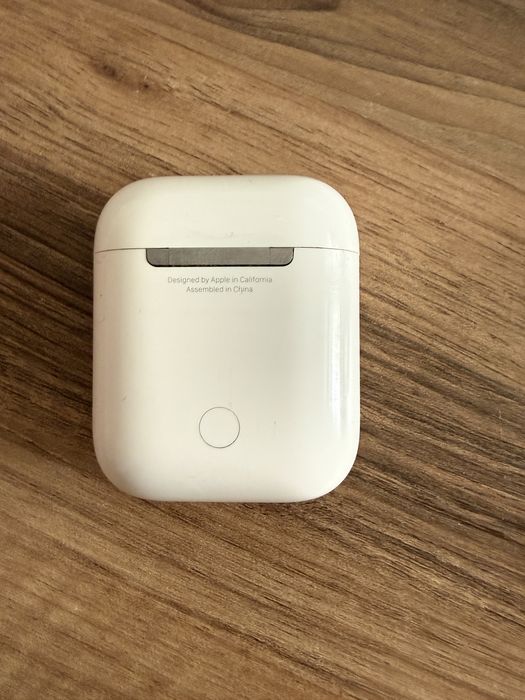 Продам кейс эйрподс 1