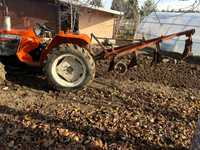 Малогабаритен трактор удобен за всакав вид земеделия с фреза и плук