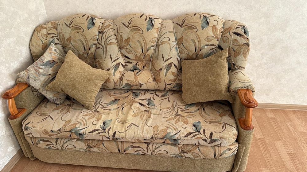 Продам диван в хорошем состоянии