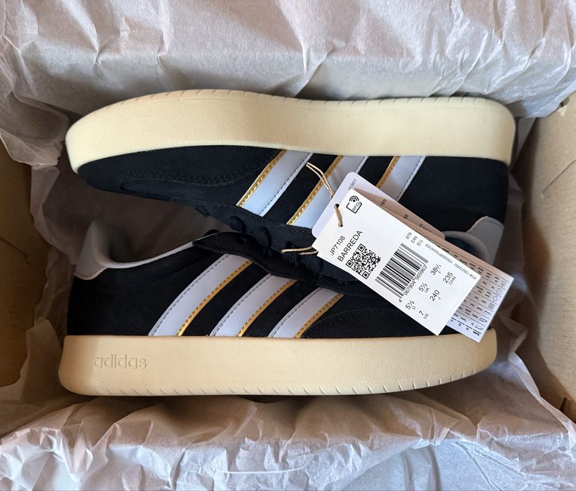 Adidas Barreda ОРИГИНАЛНИ дамски маратонки - 38,5/24,5см