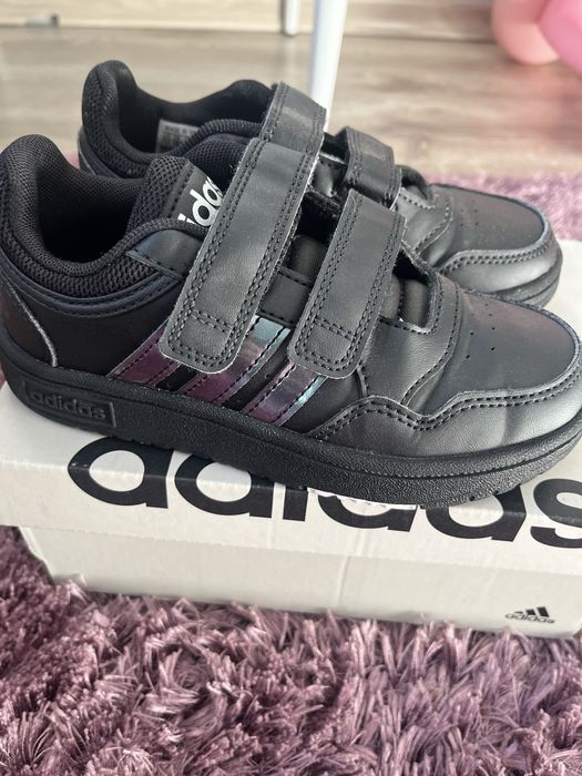 Продавам детски маратонки