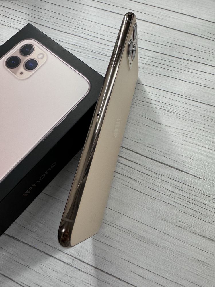 iPhone 11 pro max 256GB gold