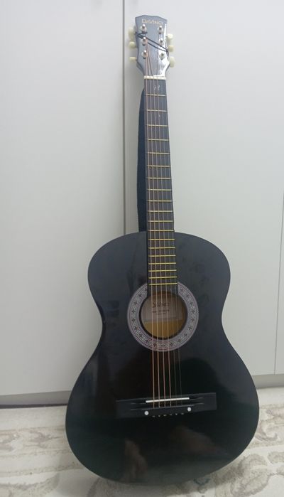 Акустическая гитара