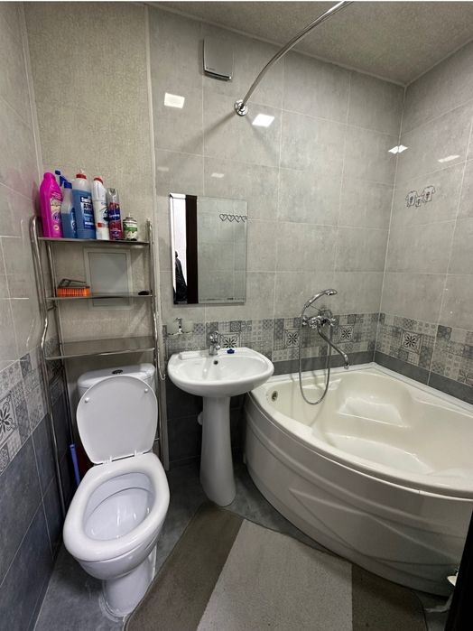 Ялангач Кв-1ком ( 187-190шкл) Академгородок. бывш Налоговая