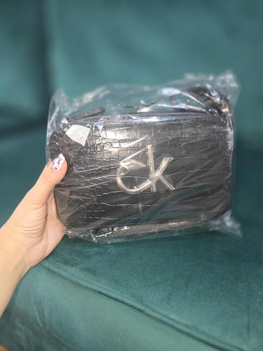 Vand posete,noi ,preturi accesibile