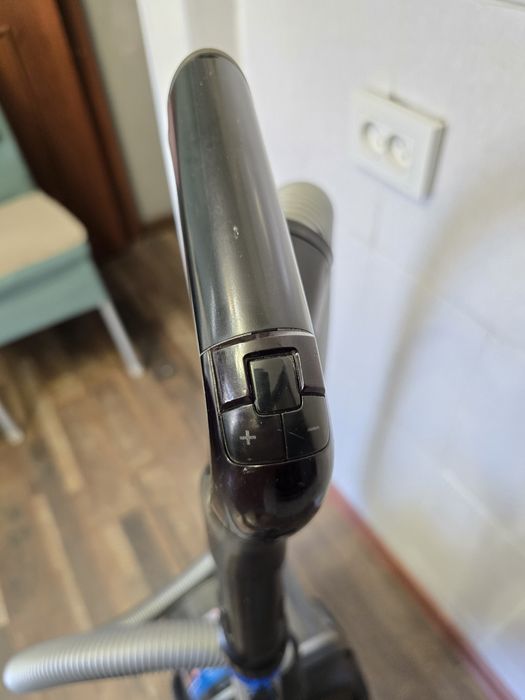 Пылесос. Филипс. Philips FC9735. отлично работает.