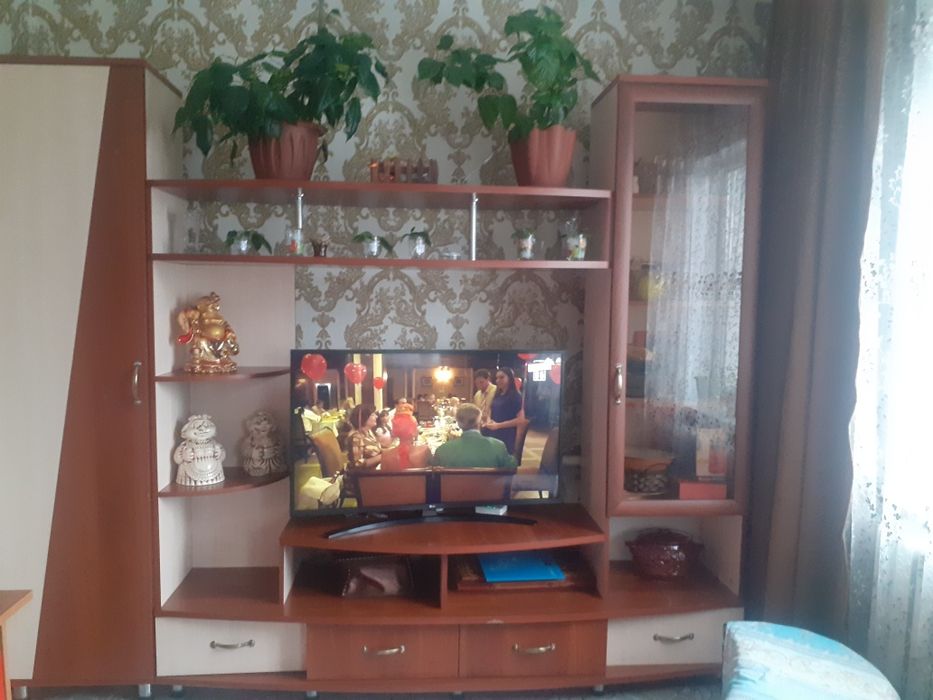 Продам стенку под ТВ