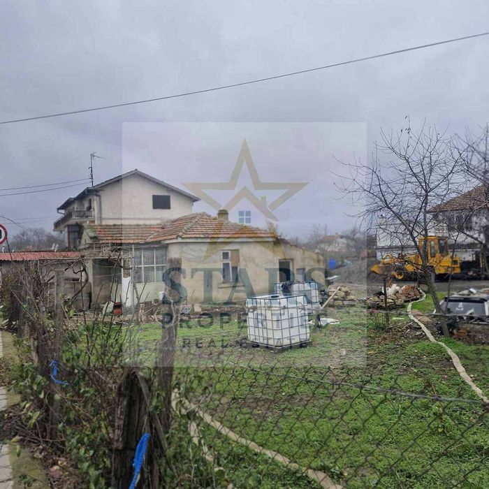 продава се къща в с.Старо Оряхово