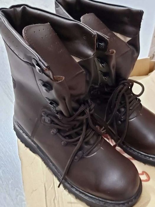 Bocanci piele marimea 44!