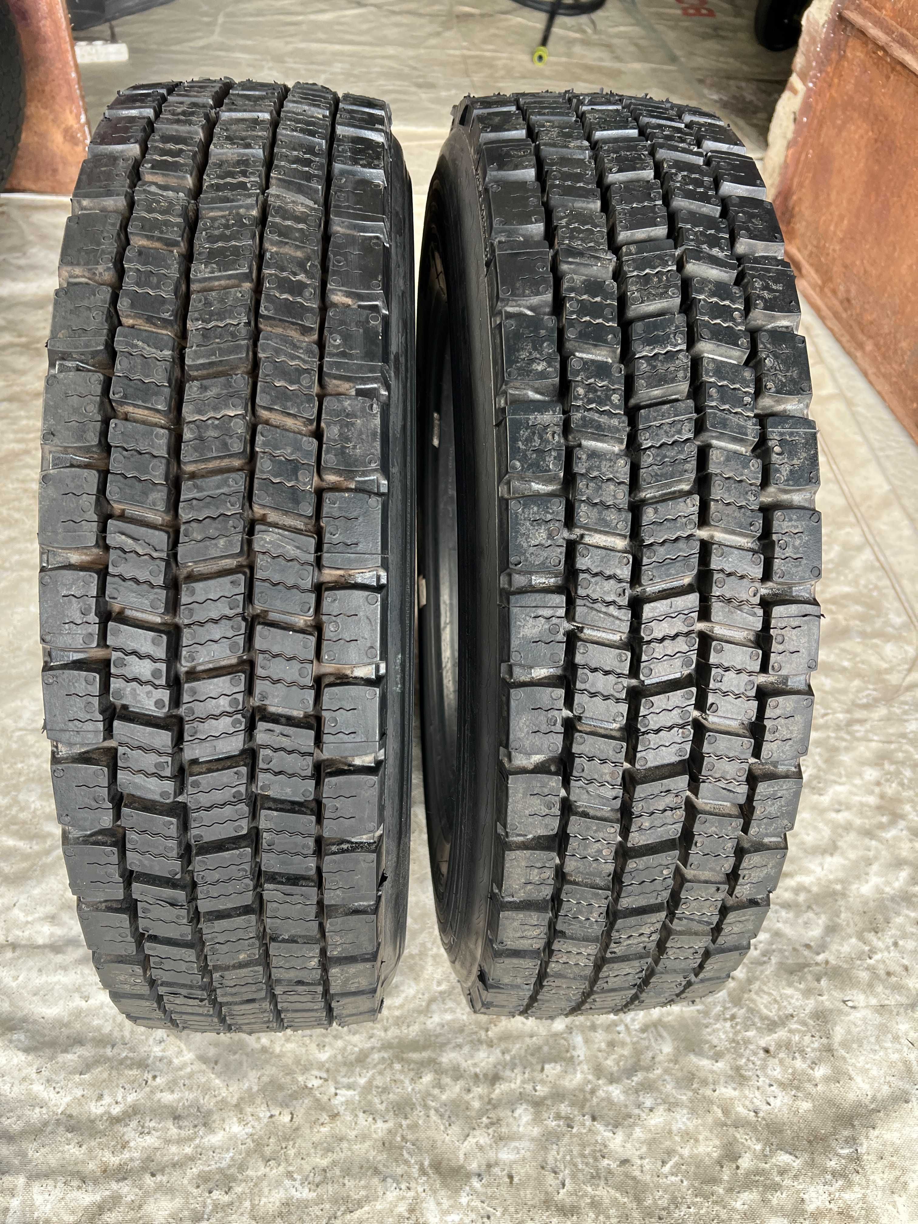 2 товарни гуми НОВ-Регенерат 205/75R17.5 Michelin Recamic 124/122M M+S