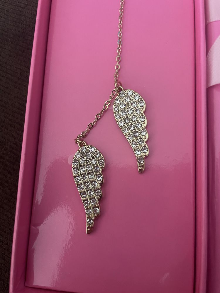 Victoria's Secret Gold Fashion Necklaces & Pendants