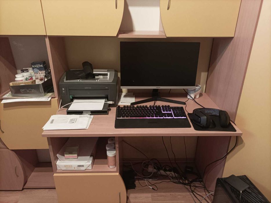 Секция с гардероби библиотека и бюро