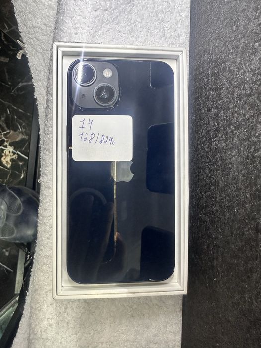 Айфон 14 на камере царапина