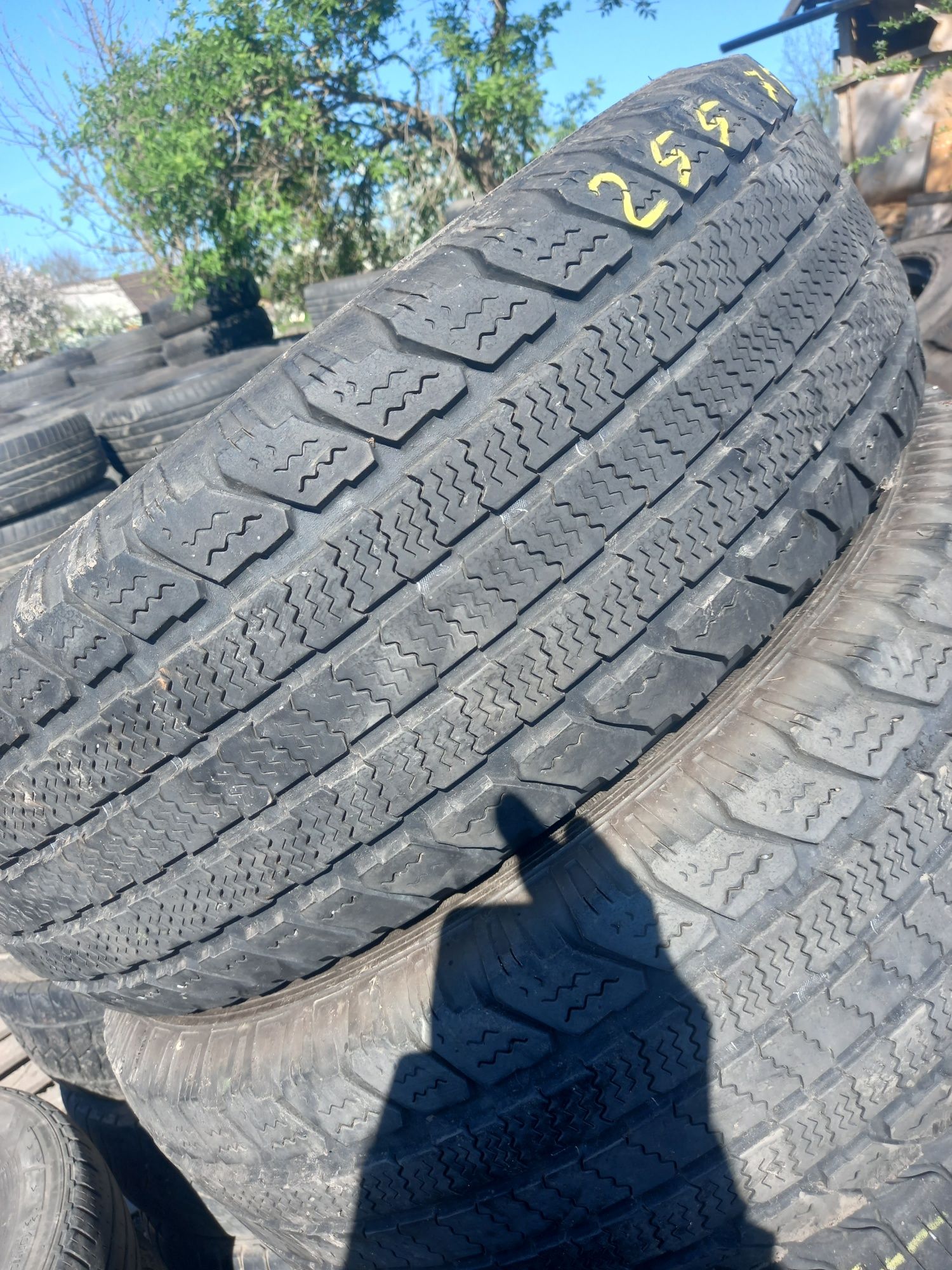 Vand 2 anvelope 255 75 15 goodyear m+s bune